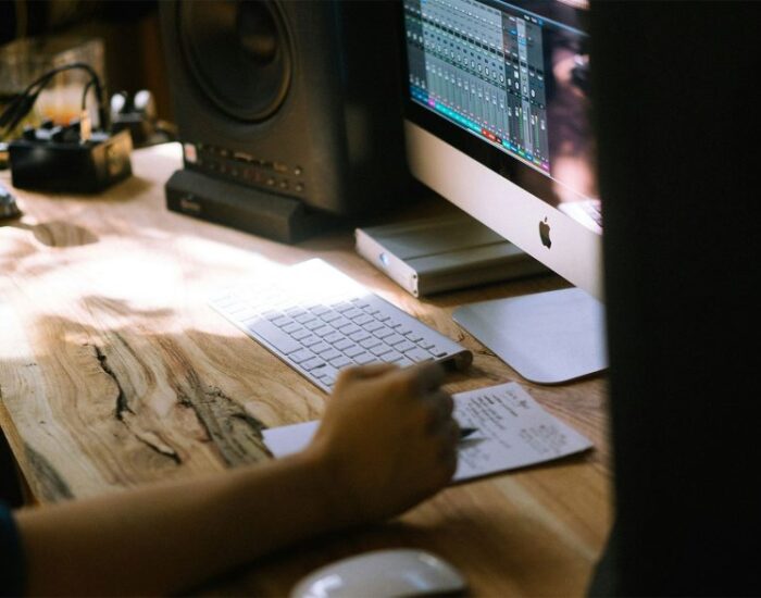 Do Good Songs Equal Good Work? The Debate of Background Music in the Office